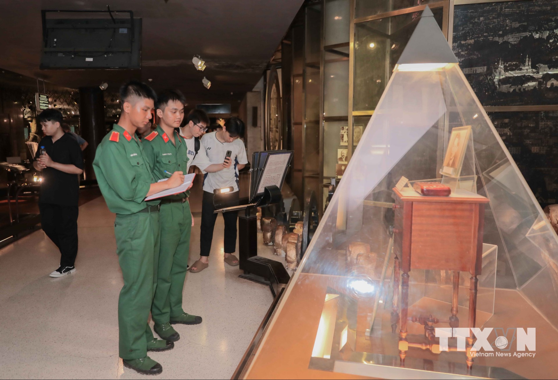 Bảo tàng Hồ Chí Minh tại Hà Nội là nơi lưu giữ, nghiên cứu, trưng bày và phát huy giá trị di sản về Chủ tịch Hồ Chí Minh; đồng thời từng bước đổi mới phương thức hoạt động, chuẩn bị cho giai đoạn đẩy mạnh ứng dụng khoa học, công nghệ và chuyển đổi số. (Ảnh: Phan Phương/TTXVN)